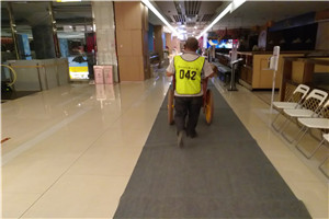 有人在6樓的閣樓上搭建小房屋，其他業(yè)主有權(quán)拆除嗎？