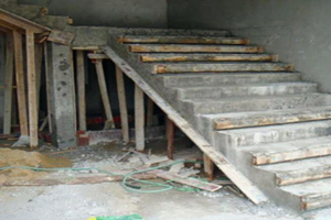 自建房磚混結(jié)構(gòu)，如何拆除現(xiàn)澆樓梯？